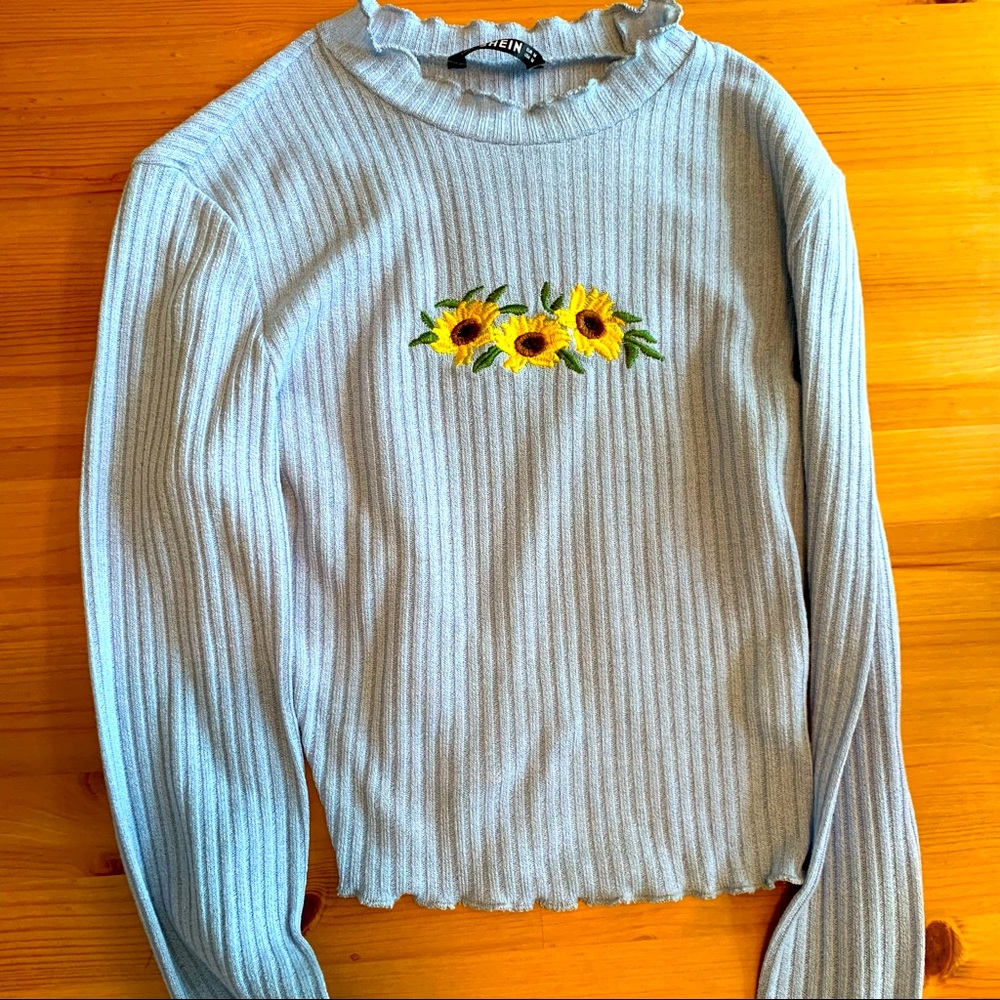 3/$10!!! Long Sleeve Sunflower Embroidered Crop Top